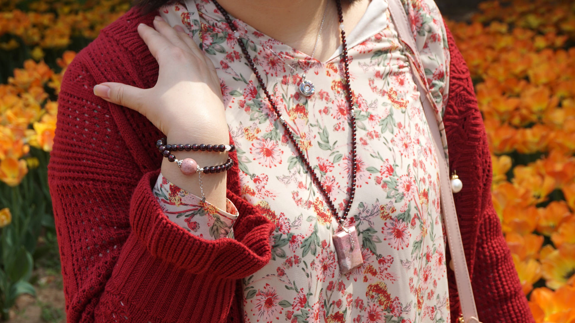 YAN Red Pendant Necklace Rhodonite Square Garnet Bead Long Necklace Style