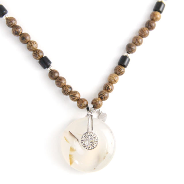 YAN Wood Pendant Necklace Scenic Agate Pendant Sandalwood Bead Long Necklace Style